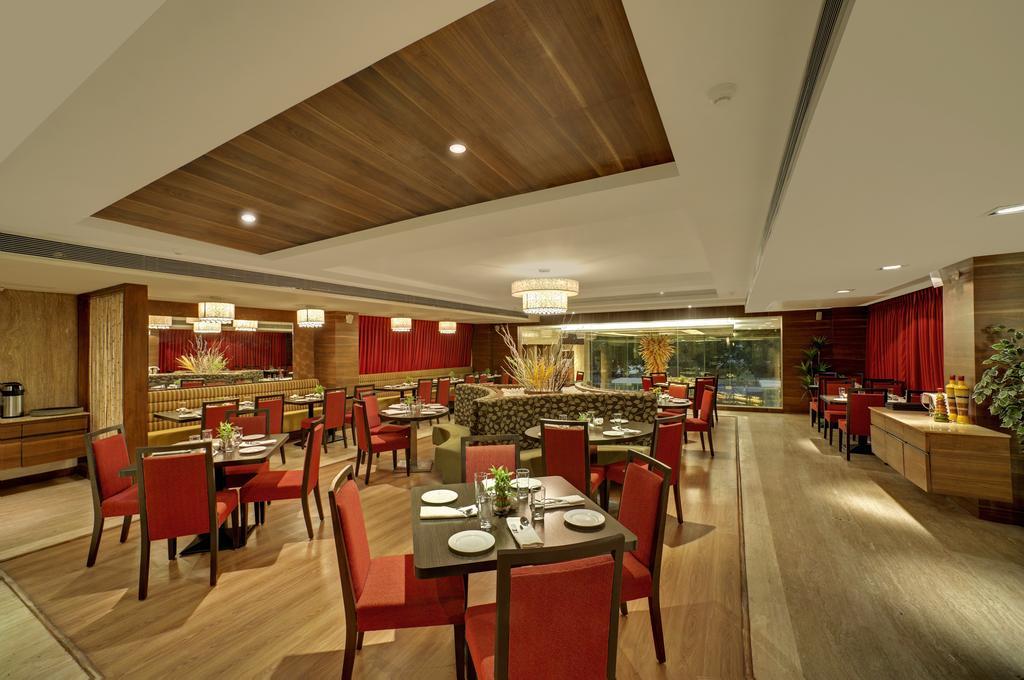 Hôtel Ramada Ahmedabad Restaurant photo
